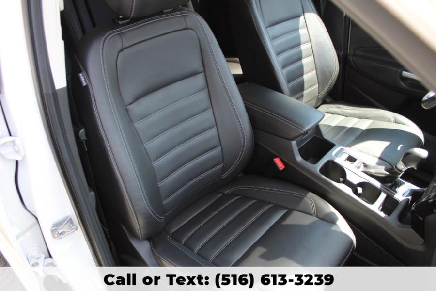 2017 Ford Escape Titanium 4WD, available for sale in Great Neck, New York | Great Neck Car Buyers & Sellers. Great Neck, New York 2017 Ford Escape Titanium 4WD, available for sale in Great Neck, New York | Great Neck Car Buyers & Sellers. Great Neck, New York