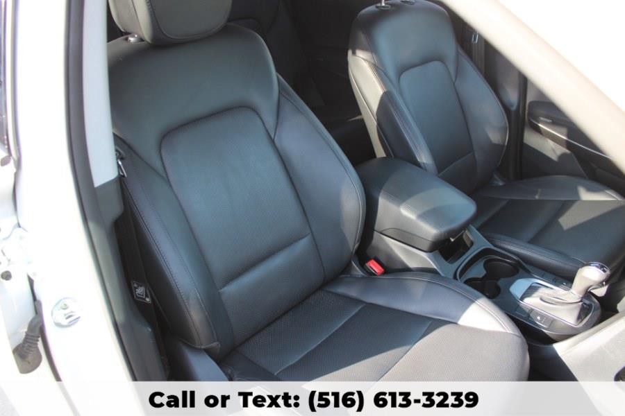 2017 Hyundai Santa Fe SE 3.3L Auto AWD, available for sale in Great Neck, New York | Great Neck Car Buyers & Sellers. Great Neck, New York 2017 Hyundai Santa Fe SE 3.3L Auto AWD, available for sale in Great Neck, New York | Great Neck Car Buyers & Sellers. Great Neck, New York
