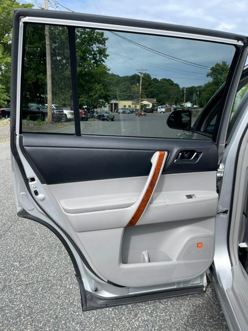 2013 Toyota Highlander 4WD 4dr V6 Limited (Natl), available for sale in Ashland, Massachusetts | New Beginning Auto Service Inc. Ashland, Massachusetts 2013 Toyota Highlander 4WD 4dr V6 Limited (Natl), available for sale in Ashland, Massachusetts | New Beginning Auto Service Inc. Ashland, Massachusetts