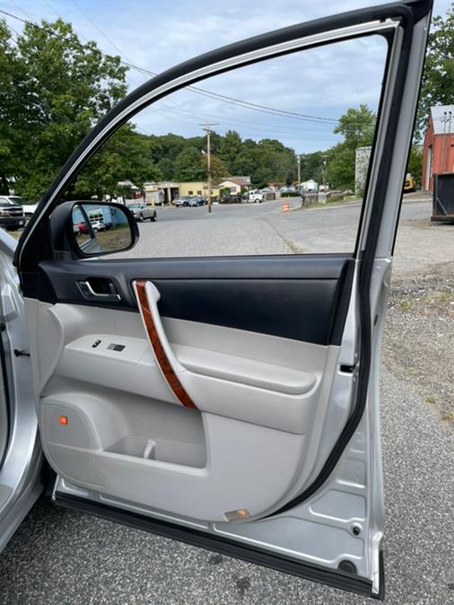 2013 Toyota Highlander 4WD 4dr V6 Limited (Natl), available for sale in Ashland, Massachusetts | New Beginning Auto Service Inc. Ashland, Massachusetts 2013 Toyota Highlander 4WD 4dr V6 Limited (Natl), available for sale in Ashland, Massachusetts | New Beginning Auto Service Inc. Ashland, Massachusetts