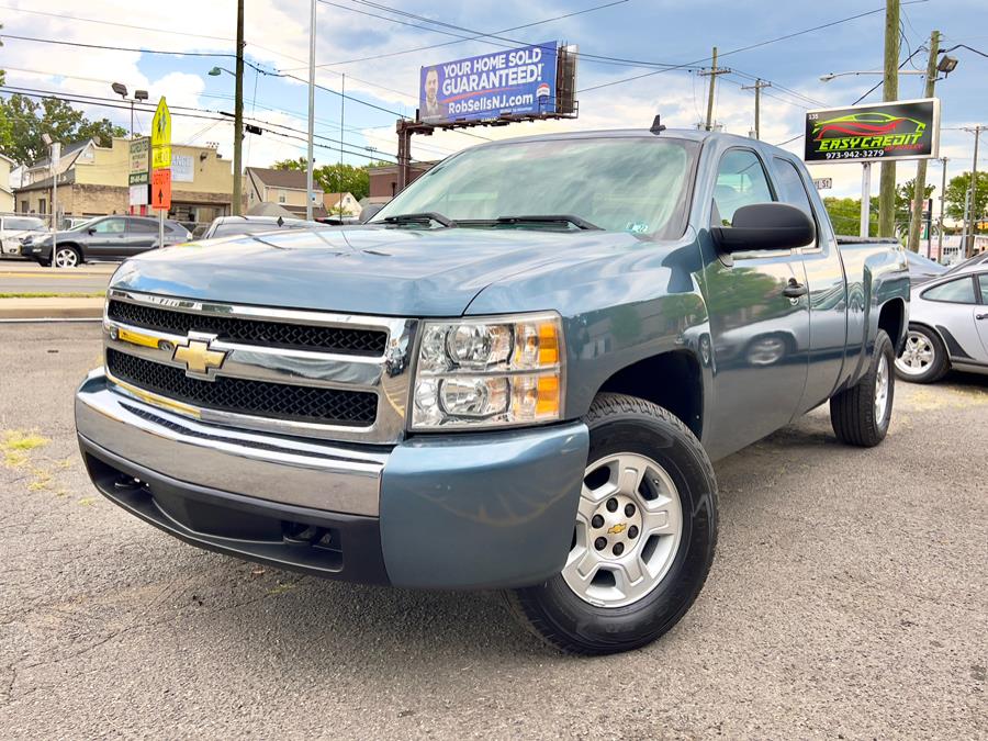 2008 Chevrolet Silverado 1500 4WD Ext Cab 143.5" LT w/2LT, available for sale in NEWARK, New Jersey | Easy Credit of Jersey. NEWARK, New Jersey