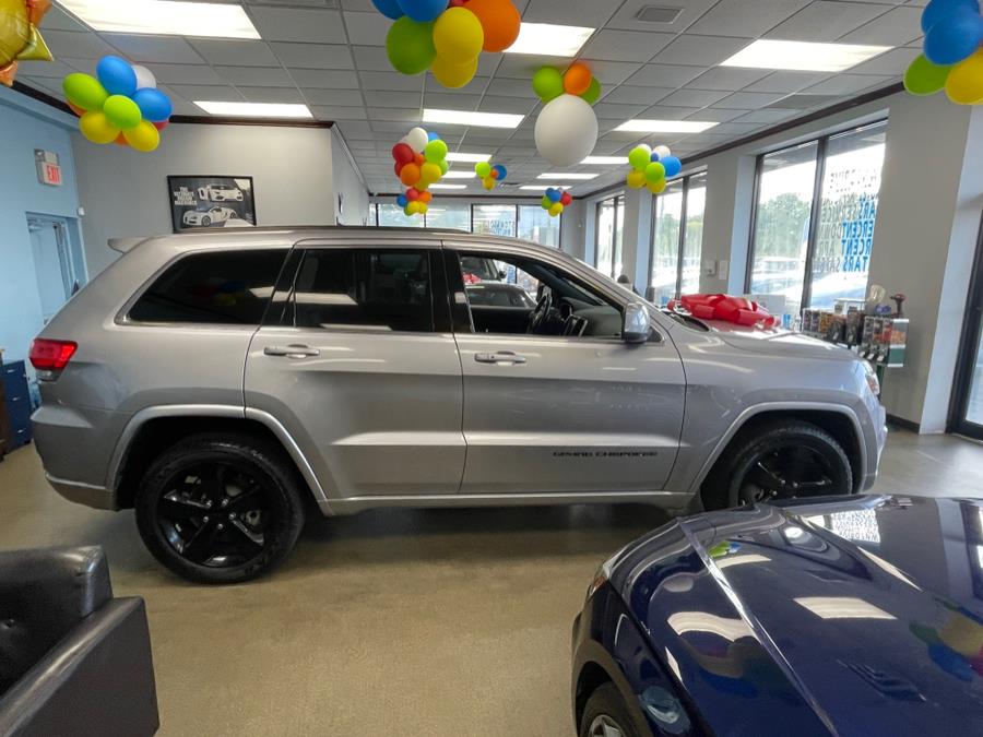 Used Jeep Grand Cherokee 4WD 4dr Altitude 2015 | 5 Towns Drive. Inwood, New York Used Jeep Grand Cherokee 4WD 4dr Altitude 2015 | 5 Towns Drive. Inwood, New York