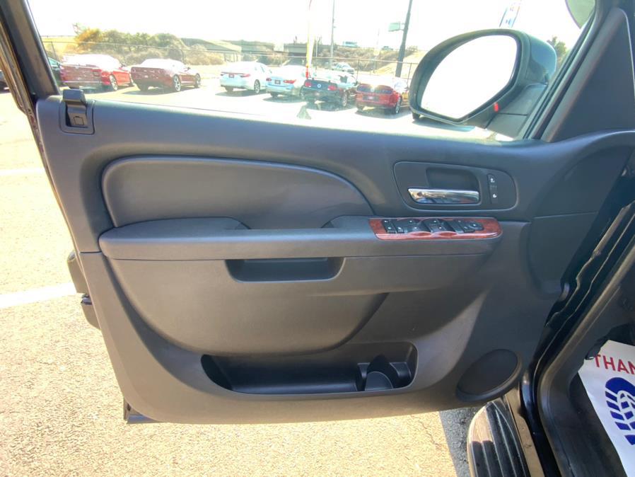 Used GMC Yukon XL 4WD 4dr SLT 2014 | Franklin Motors Auto Sales LLC. Hartford, Connecticut Used GMC Yukon XL 4WD 4dr SLT 2014 | Franklin Motors Auto Sales LLC. Hartford, Connecticut