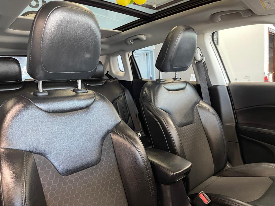 Used Jeep Compass Latitude 4x4 2020 | 5 Towns Drive. Inwood, New York Used Jeep Compass Latitude 4x4 2020 | 5 Towns Drive. Inwood, New York
