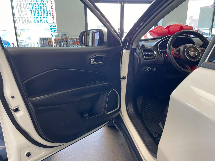 Used Jeep Compass Latitude 4x4 2020 | 5 Towns Drive. Inwood, New York Used Jeep Compass Latitude 4x4 2020 | 5 Towns Drive. Inwood, New York
