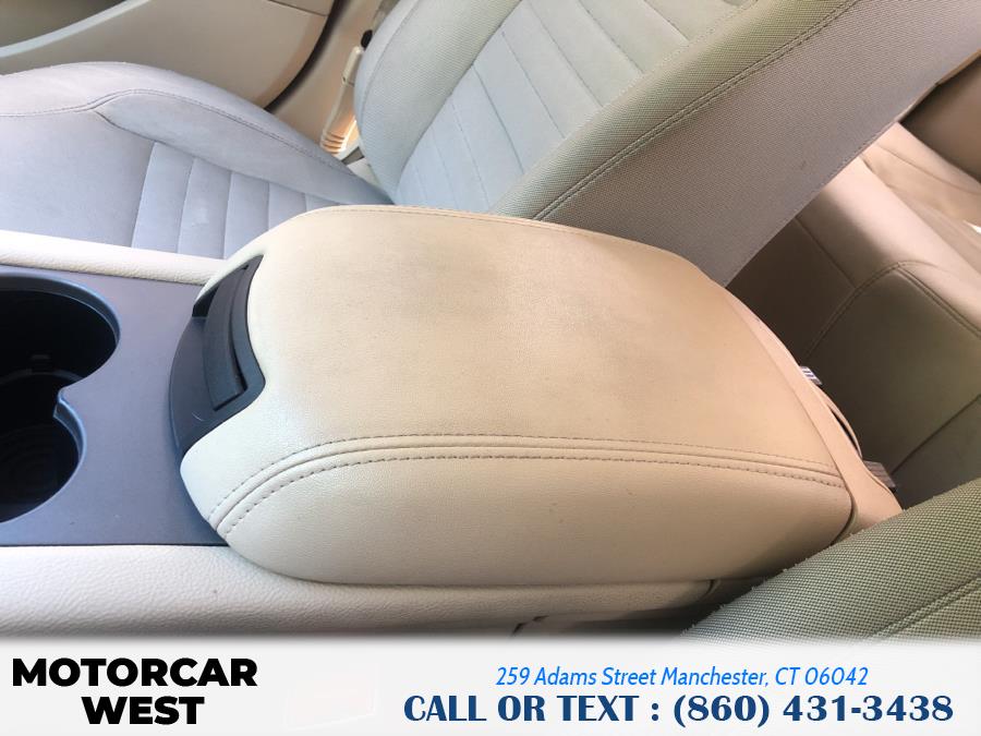 2013 Ford Taurus 4dr Sdn SE FWD, available for sale in Manchester, Connecticut | Motorcar West. Manchester, Connecticut 2013 Ford Taurus 4dr Sdn SE FWD, available for sale in Manchester, Connecticut | Motorcar West. Manchester, Connecticut