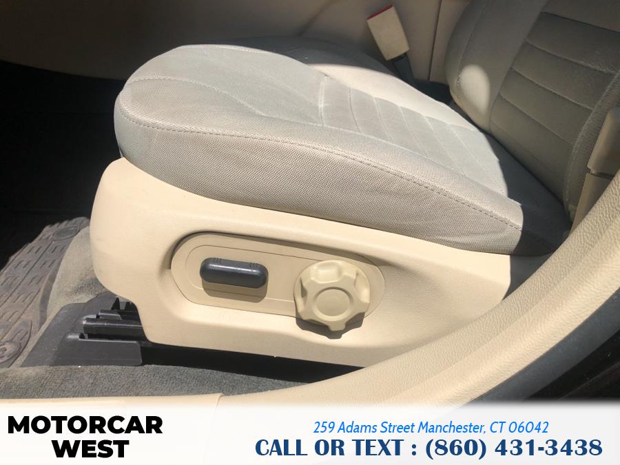 2013 Ford Taurus 4dr Sdn SE FWD, available for sale in Manchester, Connecticut | Motorcar West. Manchester, Connecticut 2013 Ford Taurus 4dr Sdn SE FWD, available for sale in Manchester, Connecticut | Motorcar West. Manchester, Connecticut
