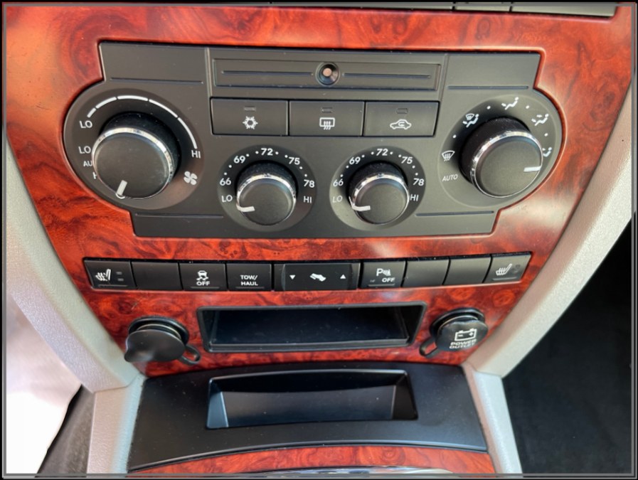 2007 Jeep Commander 4WD 4dr Limited, available for sale in Huntington Station, New York | My Auto Inc.. Huntington Station, New York 2007 Jeep Commander 4WD 4dr Limited, available for sale in Huntington Station, New York | My Auto Inc.. Huntington Station, New York
