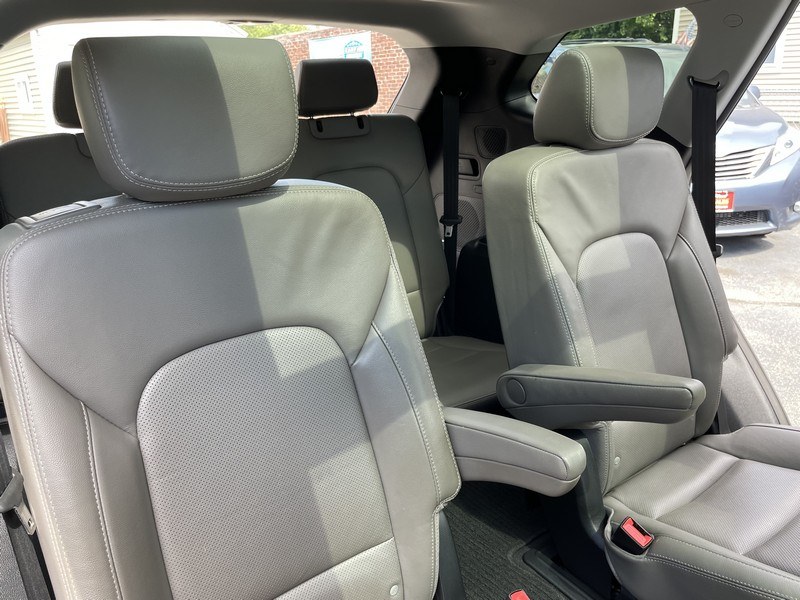 Used Hyundai Santa Fe Limited Ultimate 3.3L Auto AWD 2017 | Union Street Auto Sales. West Springfield, Massachusetts Used Hyundai Santa Fe Limited Ultimate 3.3L Auto AWD 2017 | Union Street Auto Sales. West Springfield, Massachusetts