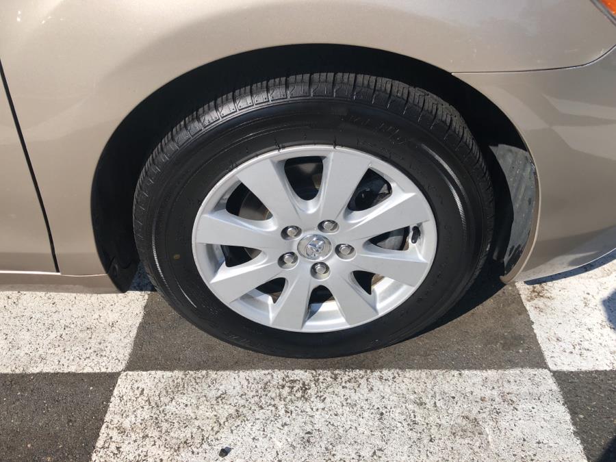 2009 Toyota Camry 4dr Sdn Auto XLE, available for sale in Waterbury, Connecticut | National Auto Brokers, Inc.. Waterbury, Connecticut 2009 Toyota Camry 4dr Sdn Auto XLE, available for sale in Waterbury, Connecticut | National Auto Brokers, Inc.. Waterbury, Connecticut