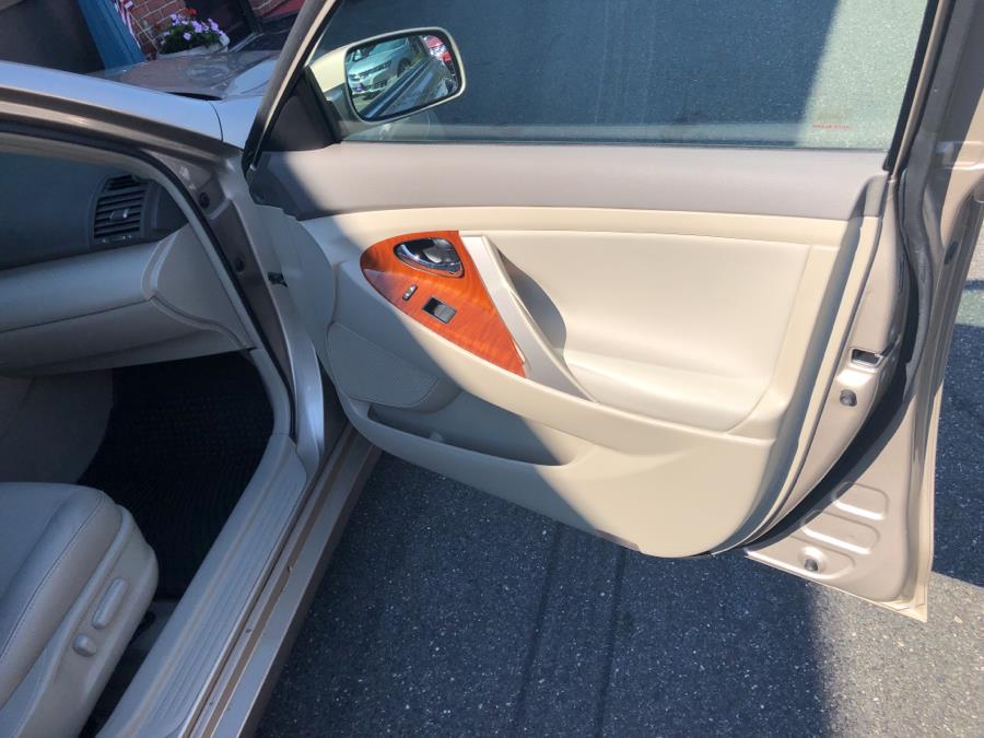 2009 Toyota Camry 4dr Sdn Auto XLE, available for sale in Waterbury, Connecticut | National Auto Brokers, Inc.. Waterbury, Connecticut 2009 Toyota Camry 4dr Sdn Auto XLE, available for sale in Waterbury, Connecticut | National Auto Brokers, Inc.. Waterbury, Connecticut
