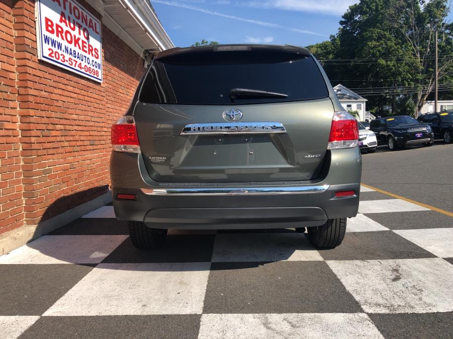 2013 Toyota Highlander 4WD 4dr V6 SE, available for sale in Waterbury, Connecticut | National Auto Brokers, Inc.. Waterbury, Connecticut 2013 Toyota Highlander 4WD 4dr V6 SE, available for sale in Waterbury, Connecticut | National Auto Brokers, Inc.. Waterbury, Connecticut