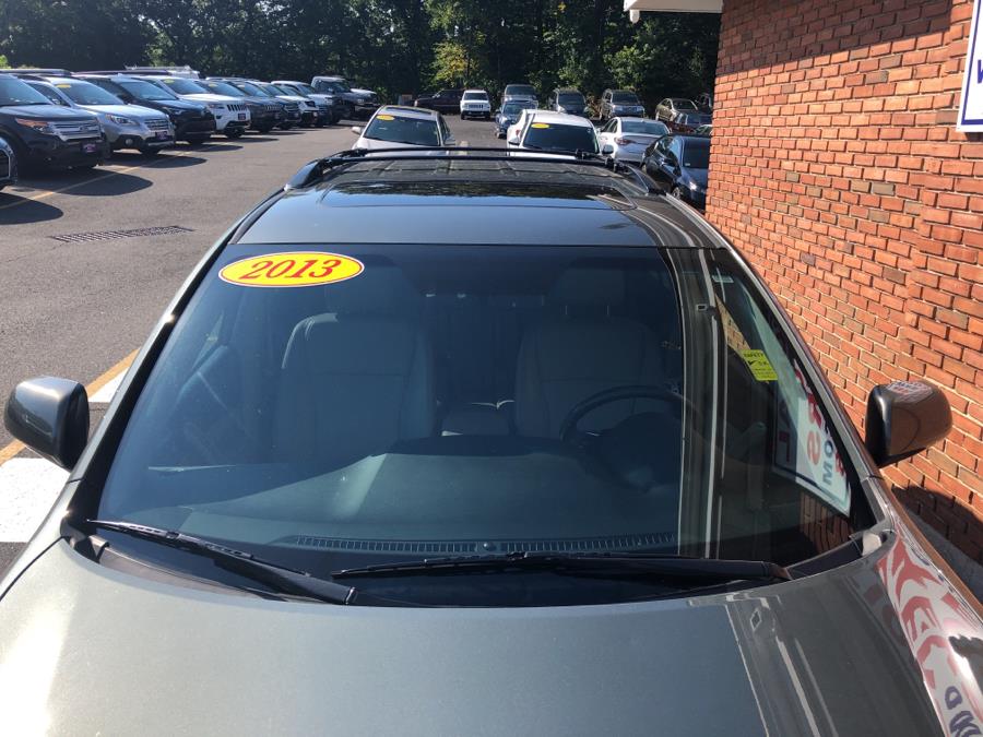 2013 Toyota Highlander 4WD 4dr V6 SE, available for sale in Waterbury, Connecticut | National Auto Brokers, Inc.. Waterbury, Connecticut 2013 Toyota Highlander 4WD 4dr V6 SE, available for sale in Waterbury, Connecticut | National Auto Brokers, Inc.. Waterbury, Connecticut