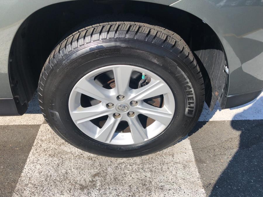 2013 Toyota Highlander 4WD 4dr V6 SE, available for sale in Waterbury, Connecticut | National Auto Brokers, Inc.. Waterbury, Connecticut 2013 Toyota Highlander 4WD 4dr V6 SE, available for sale in Waterbury, Connecticut | National Auto Brokers, Inc.. Waterbury, Connecticut