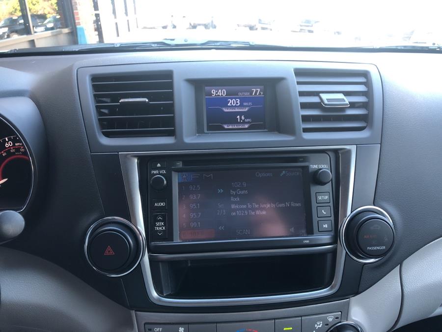 2013 Toyota Highlander 4WD 4dr V6 SE, available for sale in Waterbury, Connecticut | National Auto Brokers, Inc.. Waterbury, Connecticut 2013 Toyota Highlander 4WD 4dr V6 SE, available for sale in Waterbury, Connecticut | National Auto Brokers, Inc.. Waterbury, Connecticut