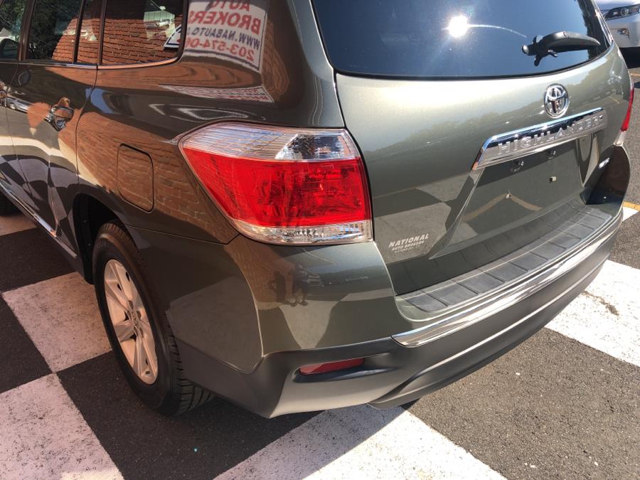 2013 Toyota Highlander 4WD 4dr V6 SE, available for sale in Waterbury, Connecticut | National Auto Brokers, Inc.. Waterbury, Connecticut 2013 Toyota Highlander 4WD 4dr V6 SE, available for sale in Waterbury, Connecticut | National Auto Brokers, Inc.. Waterbury, Connecticut