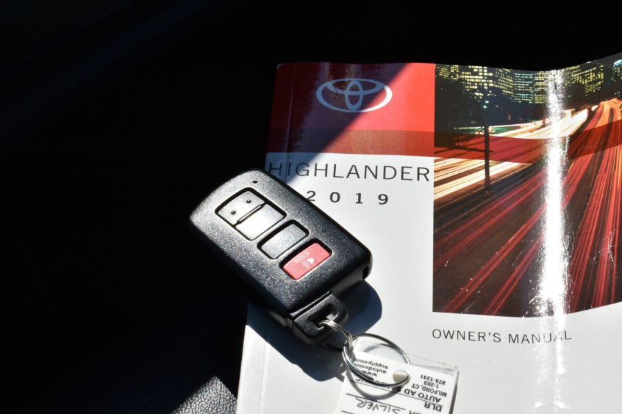 2019 Toyota Highlander XLE V6 AWD, available for sale in Waterbury, Connecticut | Highline Car Connection. Waterbury, Connecticut 2019 Toyota Highlander XLE V6 AWD, available for sale in Waterbury, Connecticut | Highline Car Connection. Waterbury, Connecticut