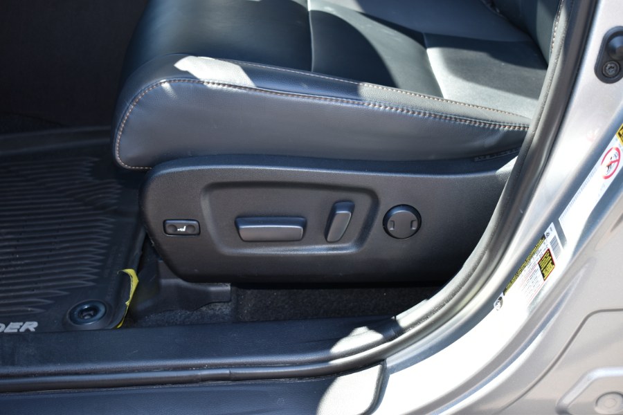 2019 Toyota Highlander XLE V6 AWD, available for sale in Waterbury, Connecticut | Highline Car Connection. Waterbury, Connecticut 2019 Toyota Highlander XLE V6 AWD, available for sale in Waterbury, Connecticut | Highline Car Connection. Waterbury, Connecticut