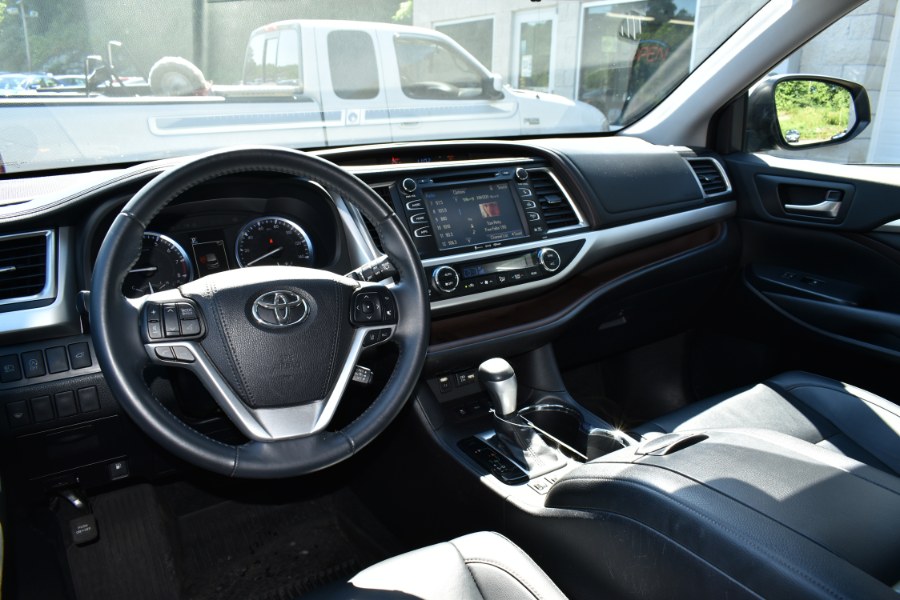 2019 Toyota Highlander XLE V6 AWD, available for sale in Waterbury, Connecticut | Highline Car Connection. Waterbury, Connecticut 2019 Toyota Highlander XLE V6 AWD, available for sale in Waterbury, Connecticut | Highline Car Connection. Waterbury, Connecticut