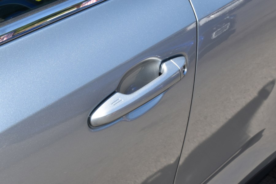 2019 Toyota Highlander XLE V6 AWD, available for sale in Waterbury, Connecticut | Highline Car Connection. Waterbury, Connecticut 2019 Toyota Highlander XLE V6 AWD, available for sale in Waterbury, Connecticut | Highline Car Connection. Waterbury, Connecticut
