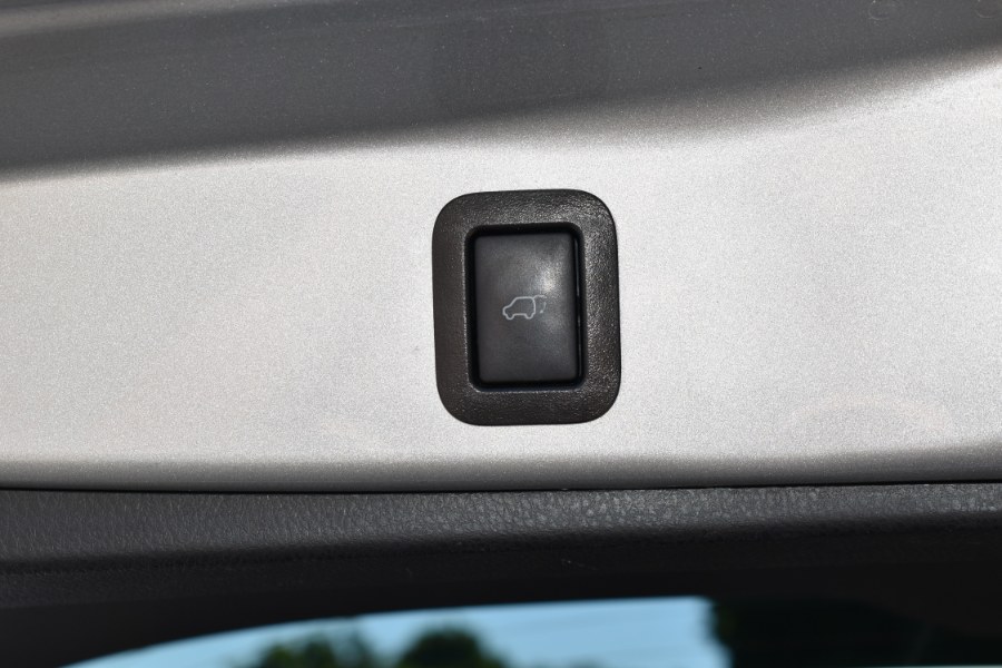 2019 Toyota Highlander XLE V6 AWD, available for sale in Waterbury, Connecticut | Highline Car Connection. Waterbury, Connecticut 2019 Toyota Highlander XLE V6 AWD, available for sale in Waterbury, Connecticut | Highline Car Connection. Waterbury, Connecticut