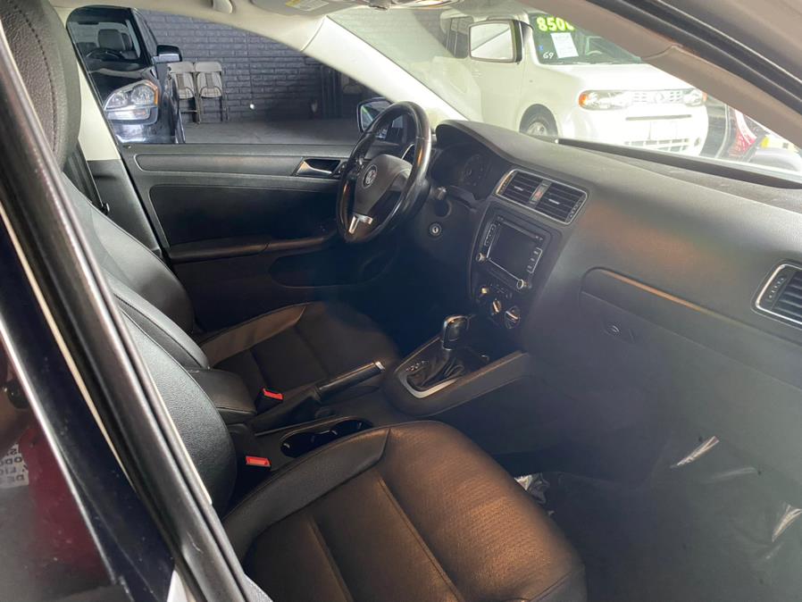 2011 Volkswagen Jetta Sedan 4dr Auto SE w/Convenience & Sunroof PZEV, available for sale in Garden Grove, California | U Save Auto Auction. Garden Grove, California 2011 Volkswagen Jetta Sedan 4dr Auto SE w/Convenience & Sunroof PZEV, available for sale in Garden Grove, California | U Save Auto Auction. Garden Grove, California