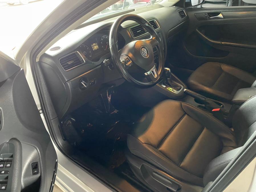 2011 Volkswagen Jetta Sedan 4dr Auto SE w/Convenience & Sunroof PZEV, available for sale in Garden Grove, California | U Save Auto Auction. Garden Grove, California 2011 Volkswagen Jetta Sedan 4dr Auto SE w/Convenience & Sunroof PZEV, available for sale in Garden Grove, California | U Save Auto Auction. Garden Grove, California