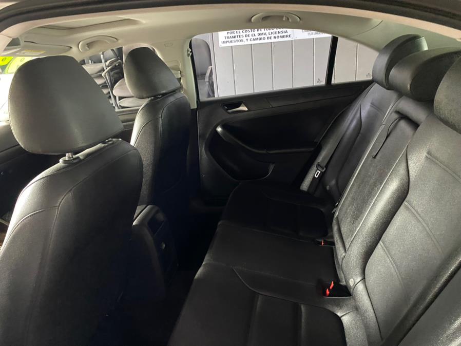 2011 Volkswagen Jetta Sedan 4dr Auto SE w/Convenience & Sunroof PZEV, available for sale in Garden Grove, California | U Save Auto Auction. Garden Grove, California 2011 Volkswagen Jetta Sedan 4dr Auto SE w/Convenience & Sunroof PZEV, available for sale in Garden Grove, California | U Save Auto Auction. Garden Grove, California