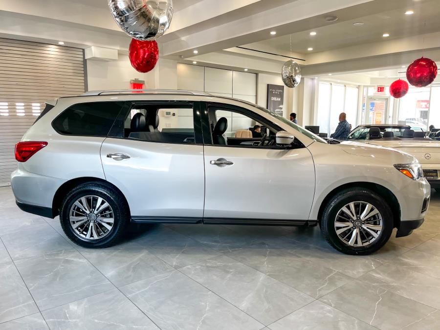 2020 Nissan Pathfinder 4x4 SL, available for sale in Franklin Square, New York | Luxury Motor Club. Franklin Square, New York 2020 Nissan Pathfinder 4x4 SL, available for sale in Franklin Square, New York | Luxury Motor Club. Franklin Square, New York