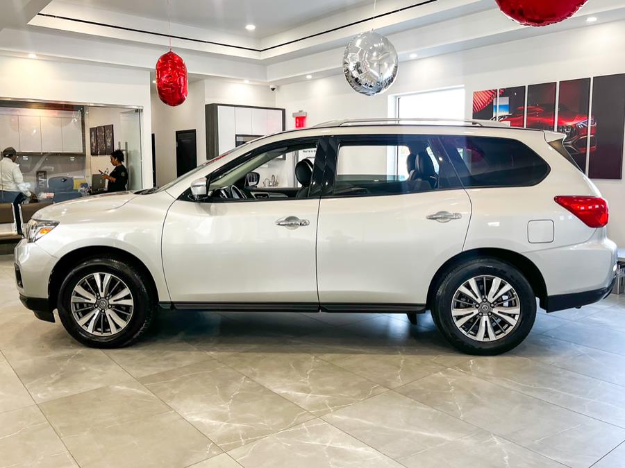 2020 Nissan Pathfinder 4x4 SL, available for sale in Franklin Square, New York | Luxury Motor Club. Franklin Square, New York 2020 Nissan Pathfinder 4x4 SL, available for sale in Franklin Square, New York | Luxury Motor Club. Franklin Square, New York