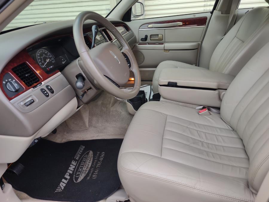 2005 Lincoln Town Car 4dr Sdn Signature, available for sale in Wantagh, New York | Alpine Motors Inc. Wantagh, New York 2005 Lincoln Town Car 4dr Sdn Signature, available for sale in Wantagh, New York | Alpine Motors Inc. Wantagh, New York