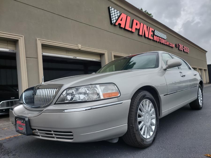 2005 Lincoln Town Car 4dr Sdn Signature, available for sale in Wantagh, New York | Alpine Motors Inc. Wantagh, New York 2005 Lincoln Town Car 4dr Sdn Signature, available for sale in Wantagh, New York | Alpine Motors Inc. Wantagh, New York