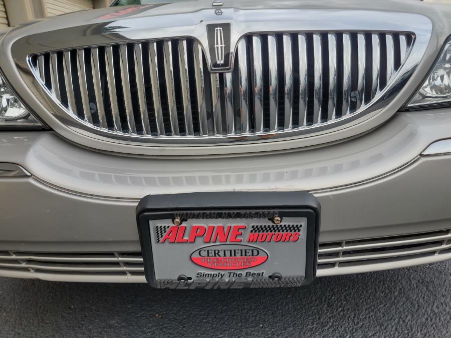 2005 Lincoln Town Car 4dr Sdn Signature, available for sale in Wantagh, New York | Alpine Motors Inc. Wantagh, New York 2005 Lincoln Town Car 4dr Sdn Signature, available for sale in Wantagh, New York | Alpine Motors Inc. Wantagh, New York