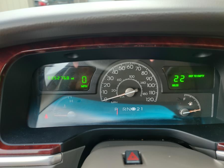 2005 Lincoln Town Car 4dr Sdn Signature, available for sale in Wantagh, New York | Alpine Motors Inc. Wantagh, New York 2005 Lincoln Town Car 4dr Sdn Signature, available for sale in Wantagh, New York | Alpine Motors Inc. Wantagh, New York