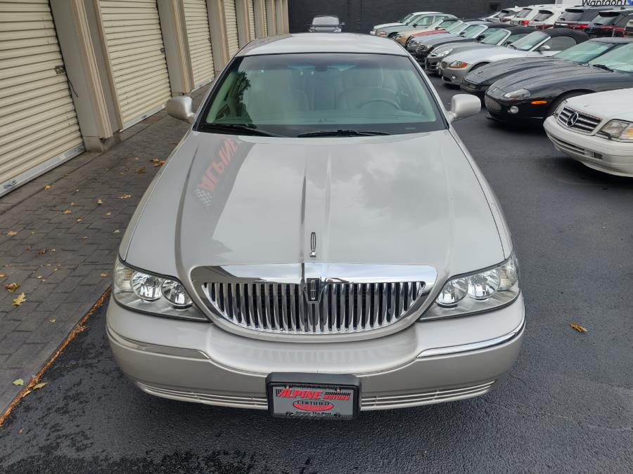 2005 Lincoln Town Car 4dr Sdn Signature, available for sale in Wantagh, New York | Alpine Motors Inc. Wantagh, New York 2005 Lincoln Town Car 4dr Sdn Signature, available for sale in Wantagh, New York | Alpine Motors Inc. Wantagh, New York
