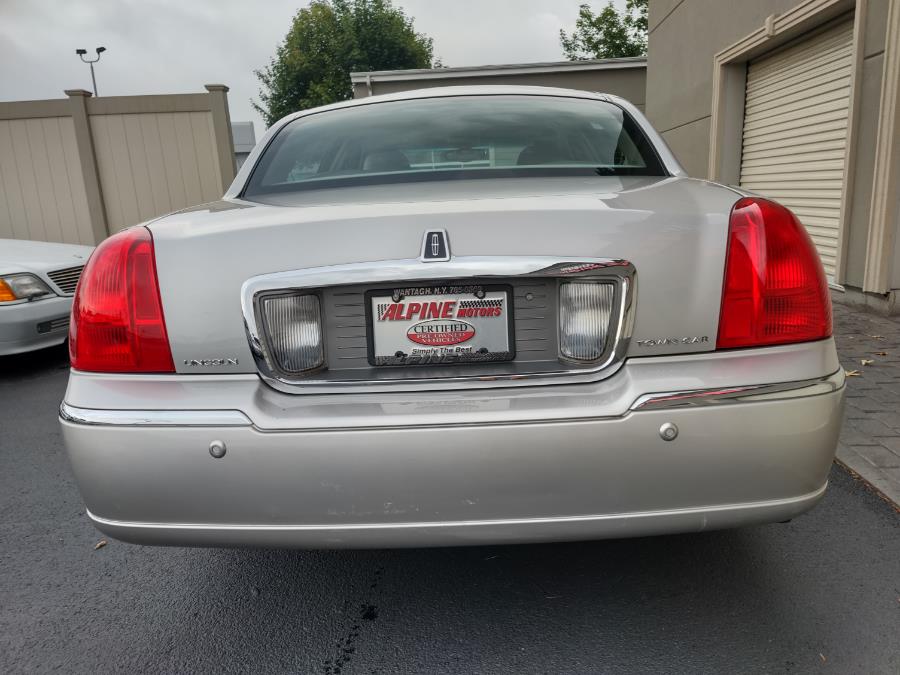 2005 Lincoln Town Car 4dr Sdn Signature, available for sale in Wantagh, New York | Alpine Motors Inc. Wantagh, New York 2005 Lincoln Town Car 4dr Sdn Signature, available for sale in Wantagh, New York | Alpine Motors Inc. Wantagh, New York