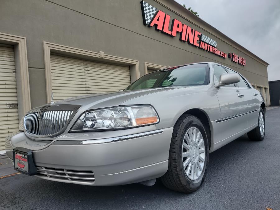 2005 Lincoln Town Car 4dr Sdn Signature, available for sale in Wantagh, New York | Alpine Motors Inc. Wantagh, New York 2005 Lincoln Town Car 4dr Sdn Signature, available for sale in Wantagh, New York | Alpine Motors Inc. Wantagh, New York