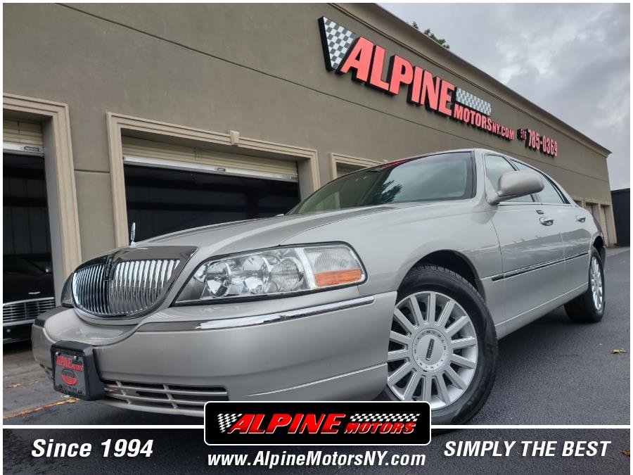 2005 Lincoln Town Car 4dr Sdn Signature, available for sale in Wantagh, New York | Alpine Motors Inc. Wantagh, New York