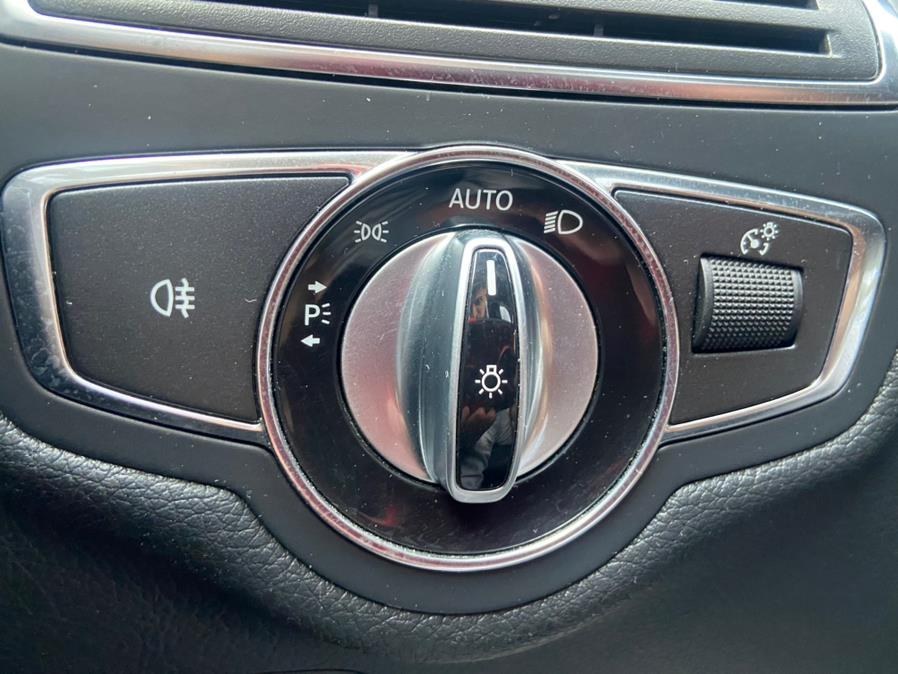 Used Mercedes-Benz C-Class 4dr Sdn C300 4MATIC 2015 | Champion Used Auto Sales 2. Newark , New Jersey Used Mercedes-Benz C-Class 4dr Sdn C300 4MATIC 2015 | Champion Used Auto Sales 2. Newark , New Jersey