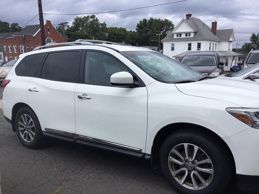 Used Nissan Pathfinder 4WD 4dr SL 2015 | Liberty Motors. Manchester, Connecticut Used Nissan Pathfinder 4WD 4dr SL 2015 | Liberty Motors. Manchester, Connecticut