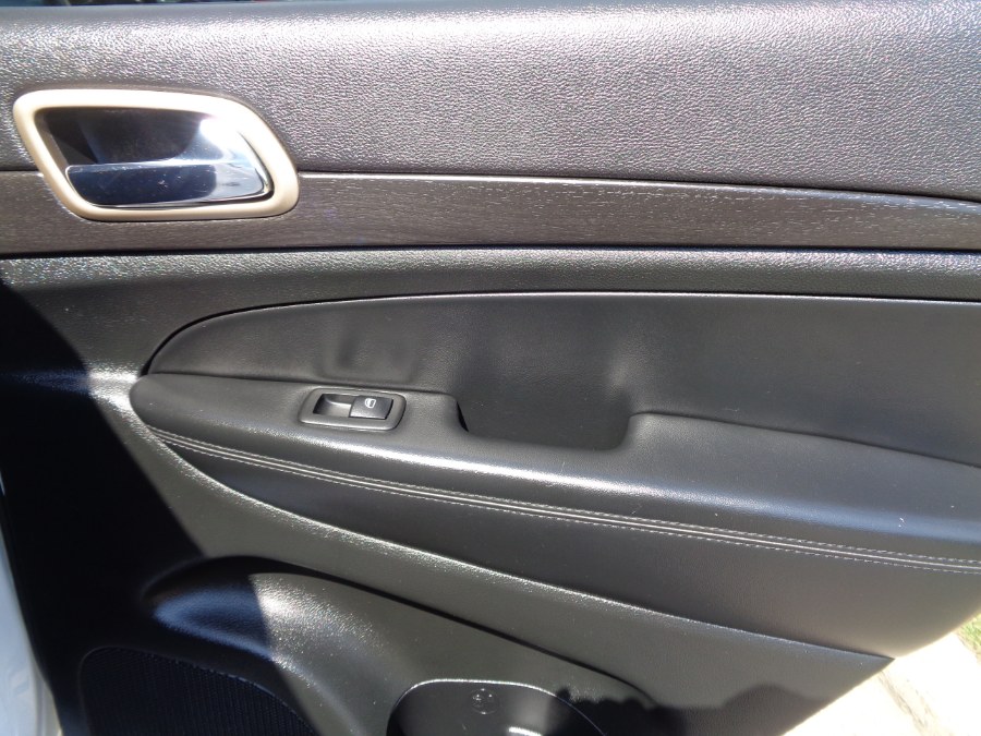 2015 Jeep Grand Cherokee 4WD 4dr Altitude, available for sale in Valley Stream, New York | NY Auto Traders. Valley Stream, New York 2015 Jeep Grand Cherokee 4WD 4dr Altitude, available for sale in Valley Stream, New York | NY Auto Traders. Valley Stream, New York