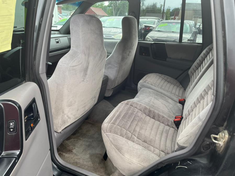 Used Jeep Grand Cherokee 4dr Laredo 4WD 1995 | CT Car Co LLC. East Windsor, Connecticut Used Jeep Grand Cherokee 4dr Laredo 4WD 1995 | CT Car Co LLC. East Windsor, Connecticut