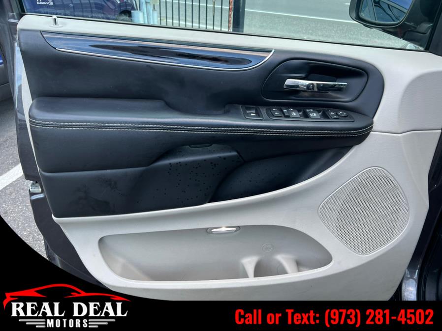 Used Chrysler Town & Country 4dr Wgn Touring-L 2014 | Real Deal Motors. Lodi, New Jersey Used Chrysler Town & Country 4dr Wgn Touring-L 2014 | Real Deal Motors. Lodi, New Jersey