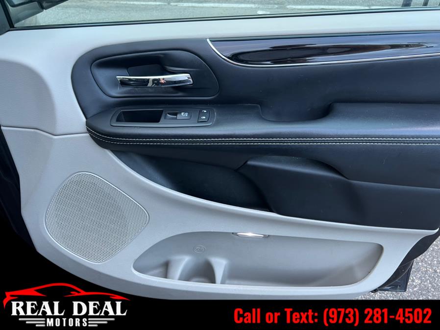 Used Chrysler Town & Country 4dr Wgn Touring-L 2014 | Real Deal Motors. Lodi, New Jersey Used Chrysler Town & Country 4dr Wgn Touring-L 2014 | Real Deal Motors. Lodi, New Jersey