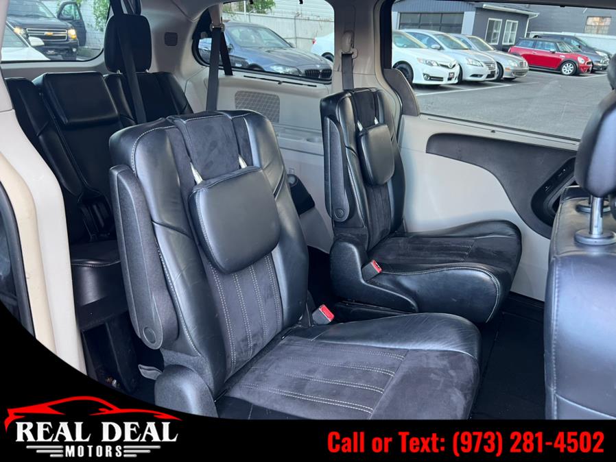 Used Chrysler Town & Country 4dr Wgn Touring-L 2014 | Real Deal Motors. Lodi, New Jersey Used Chrysler Town & Country 4dr Wgn Touring-L 2014 | Real Deal Motors. Lodi, New Jersey