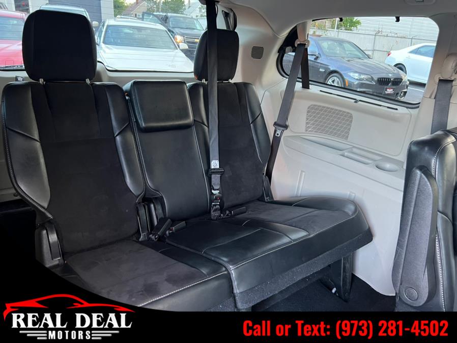 Used Chrysler Town & Country 4dr Wgn Touring-L 2014 | Real Deal Motors. Lodi, New Jersey Used Chrysler Town & Country 4dr Wgn Touring-L 2014 | Real Deal Motors. Lodi, New Jersey