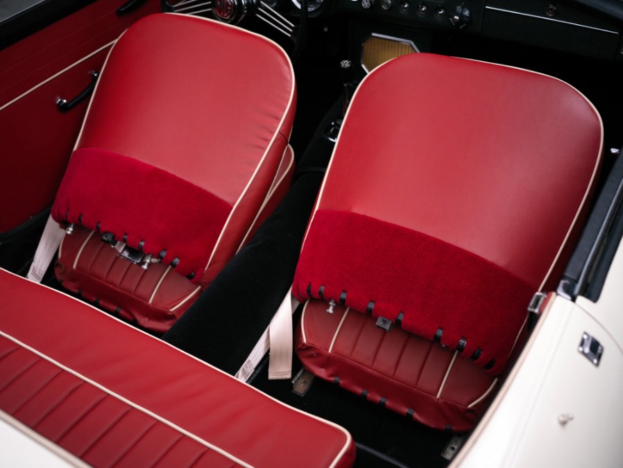 Used MG B 2 Door Convertible 1965 | Meccanic Shop North Inc. North Salem, New York Used MG B 2 Door Convertible 1965 | Meccanic Shop North Inc. North Salem, New York