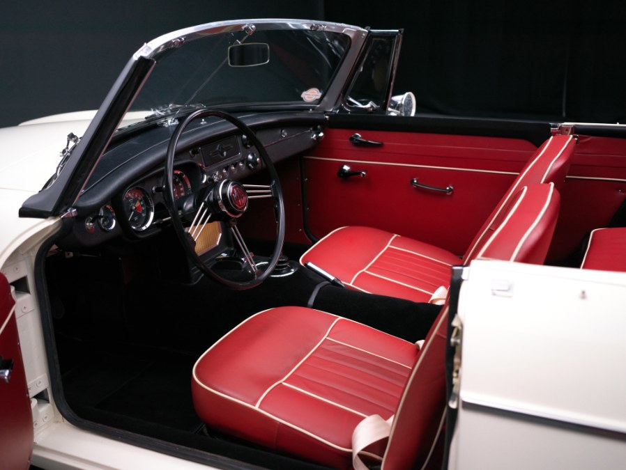 Used MG B 2 Door Convertible 1965 | Meccanic Shop North Inc. North Salem, New York Used MG B 2 Door Convertible 1965 | Meccanic Shop North Inc. North Salem, New York
