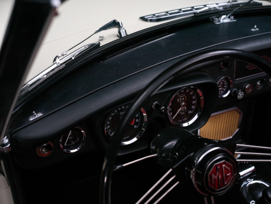 Used MG B 2 Door Convertible 1965 | Meccanic Shop North Inc. North Salem, New York Used MG B 2 Door Convertible 1965 | Meccanic Shop North Inc. North Salem, New York
