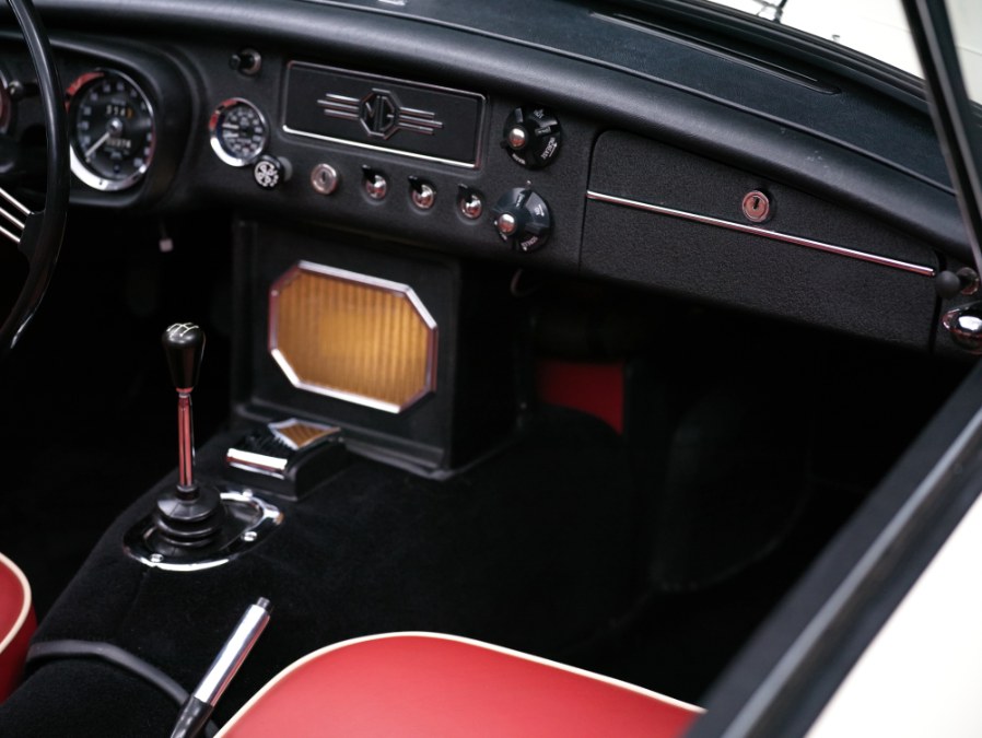 Used MG B 2 Door Convertible 1965 | Meccanic Shop North Inc. North Salem, New York Used MG B 2 Door Convertible 1965 | Meccanic Shop North Inc. North Salem, New York